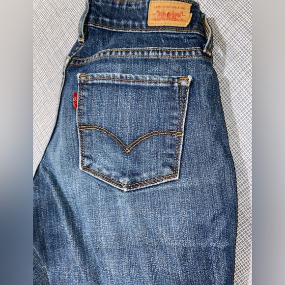 Levis Jeans - Picture 1 of 4